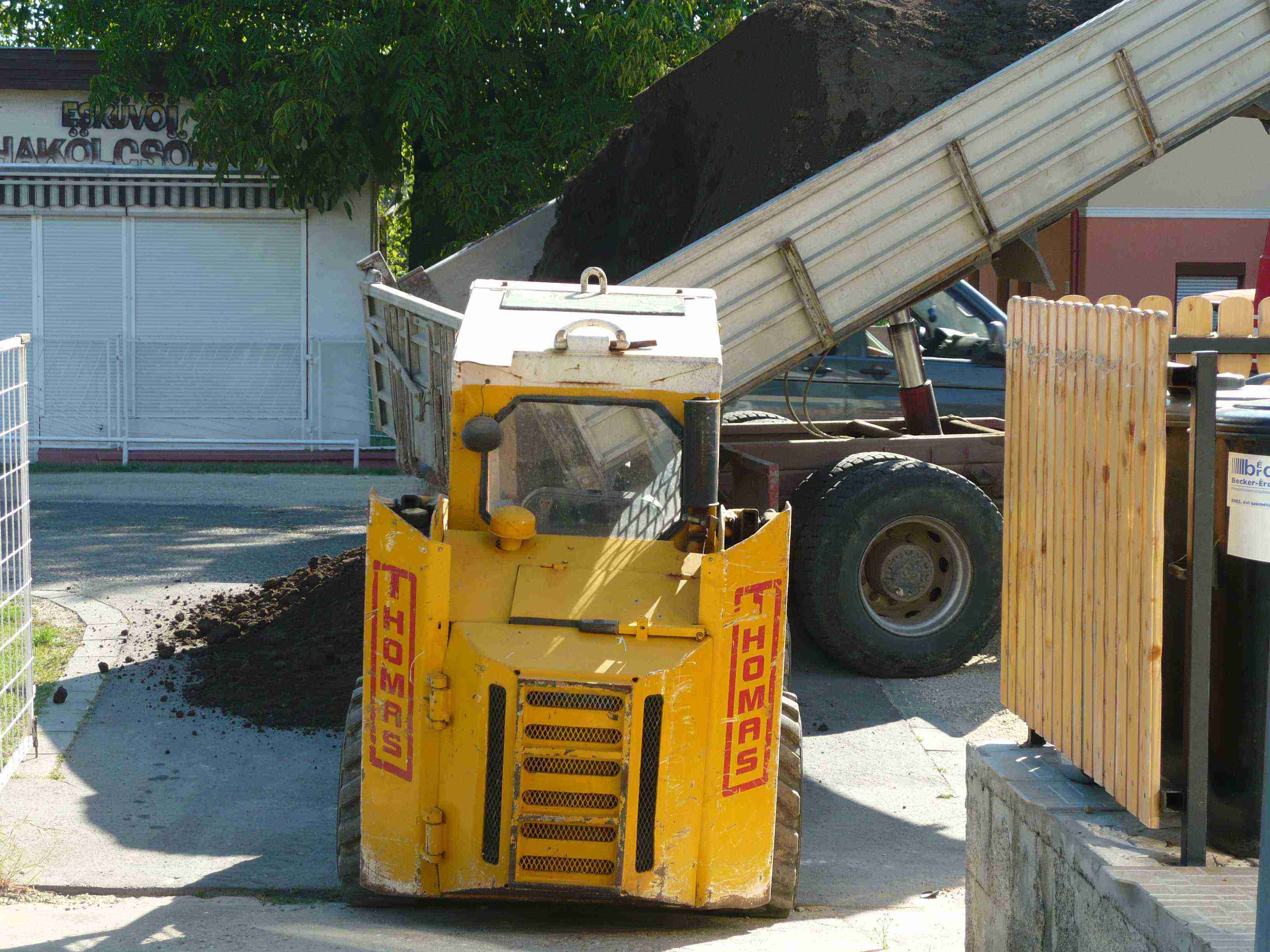 kert tervezés, kivitelezés, kertgondozás, füvesítés, fűnyírás, öntözőrendszer telepítés, tereprendezés, termőföld feltölzés, Budapest, Szeged, Debrecen, Békéscsaba, Nyíregyháza, Miskolc, Eger, Szolnok, Székesfehérvár, Kaposvár, Zalaegerszeg, Szombathely, Győr, Veszprém, Tatabánya, Szekszárdkert tervezés, kivitelezés, kertgondozás, füvesítés, fűnyírás, öntözőrendszer telepítés,