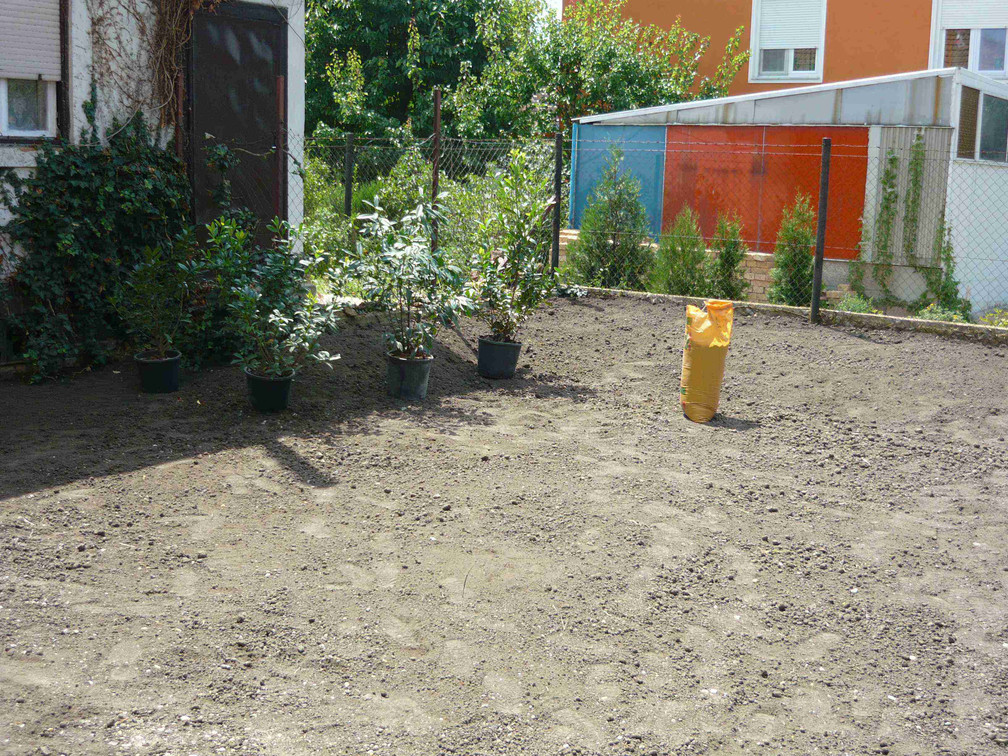 munka közben - tereprendezés munka közben - tereprendezés